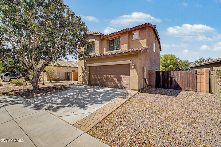 Property Photo:  1016 W Basswood Avenue  AZ 85140 