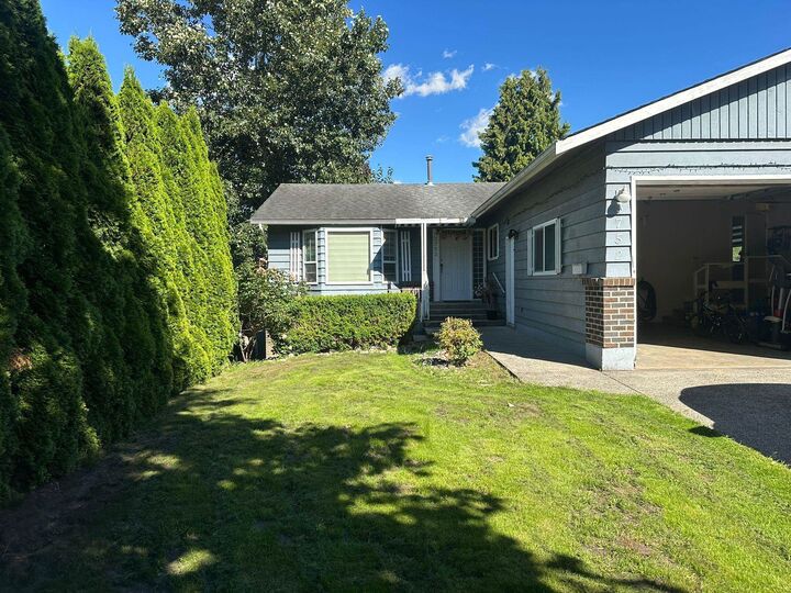 Property Photo: 3752 Harwood Cr Crescent BC V2S 7A6
