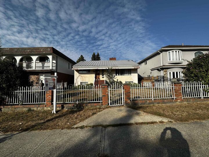 Property Photo: 2621 E 8th Avenue BC V5M 1W4