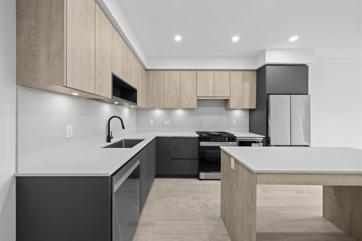 Property Photo: 6585 195A Street 206 BC V4N 6Y9
