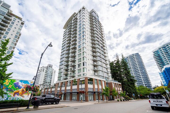 Property Photo: 15152 Russell Avenue 203 BC V4B 0A3
