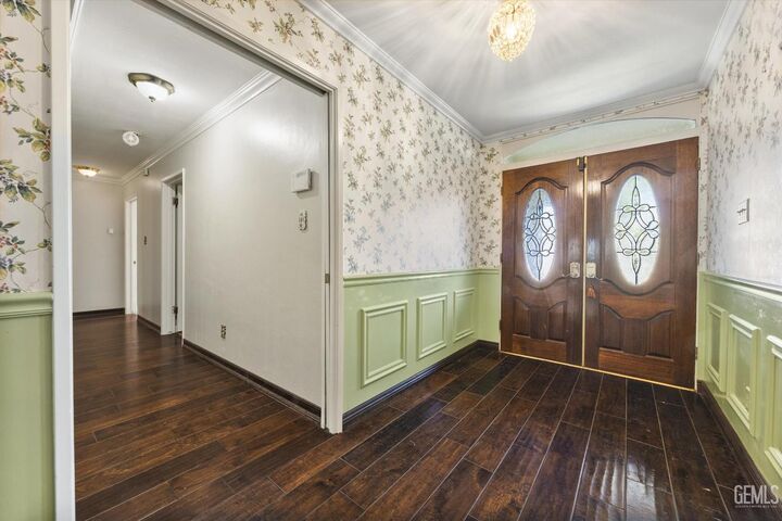 Property Photo:  3825 Dalehurst Drive  CA 93306 
