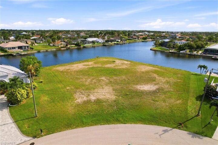 Property Photo: 3021 SW 27th Pl FL 33914
