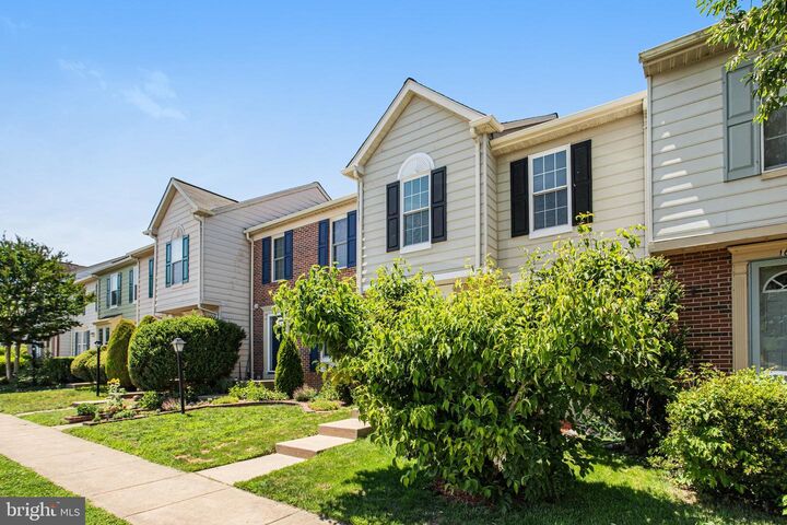 Property Photo: 16948 Point Pleasant Lane VA 22026