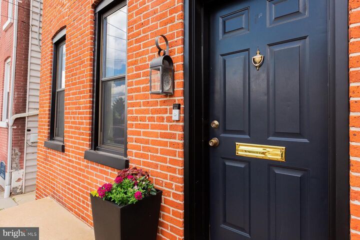 Property Photo:  150 S 8th Street  PA 17512 