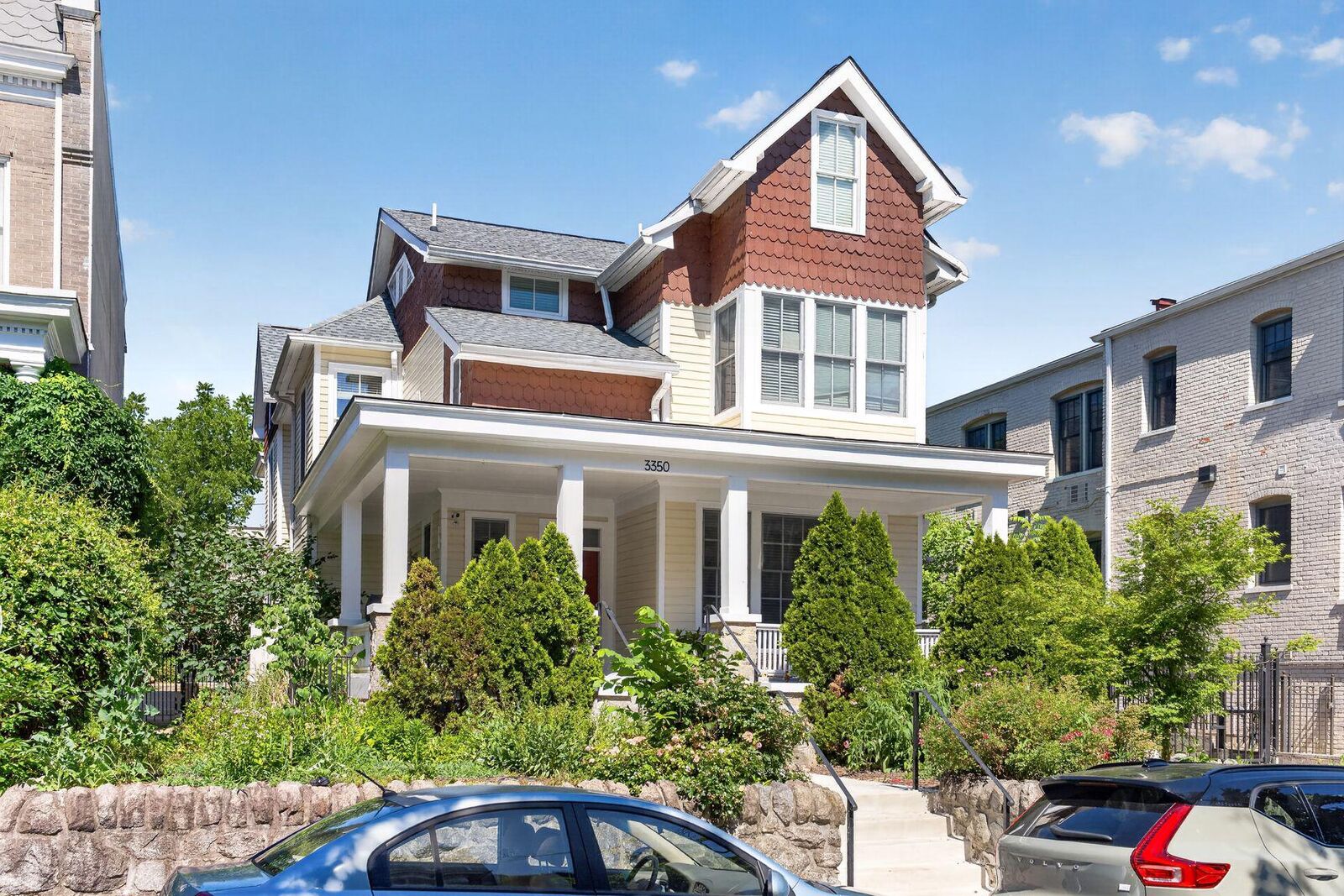 Property Photo: 3350 17th Street NW 1 DC 20010