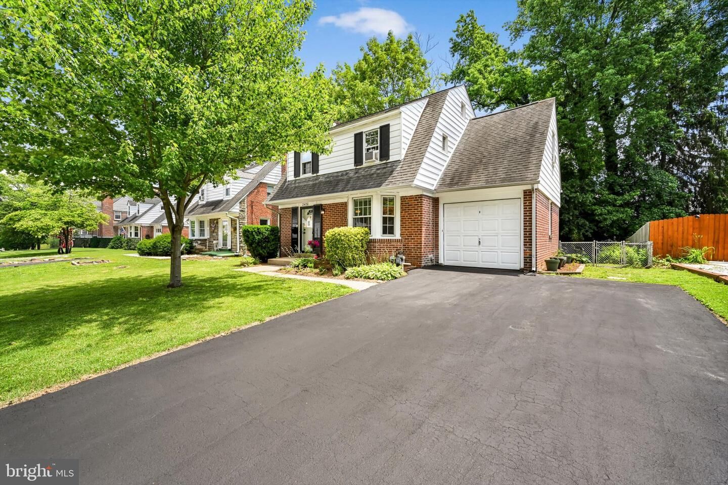 Property Photo:  2420 Franklin Avenue  PA 19018 