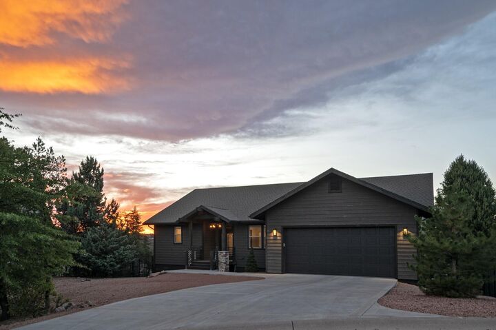 Property Photo:  104 N Lariat Way  AZ 85541 