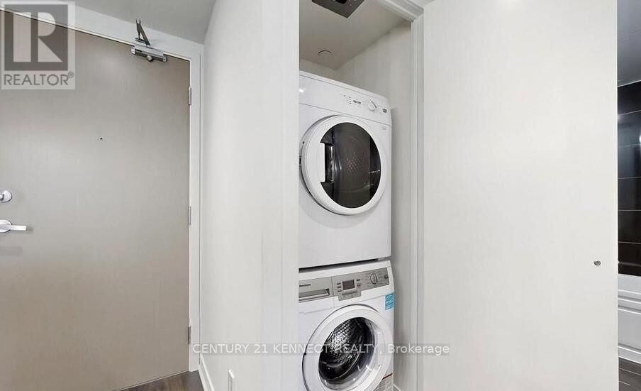 Property Photo: 88 Harbour Street 5703 ON M5J 0C3