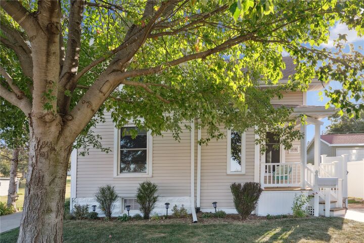 Property Photo: 1715 7th Avenue IA 52208