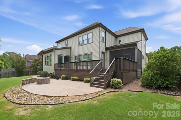 Property Photo: 2411 Madeira Circle NC 28173