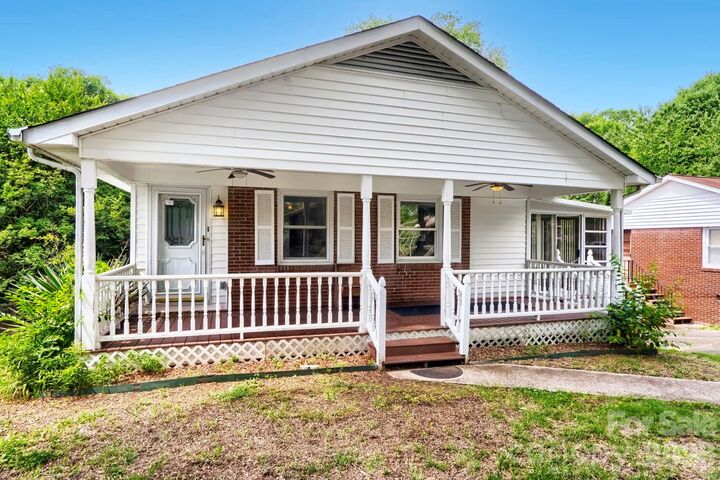 Property Photo: 221 Eden Circle NC 28134