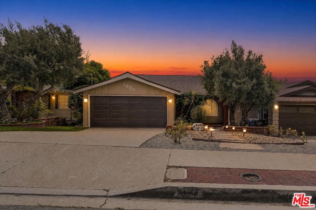 Property Photo:  1021 Camino Real  CA 90277 