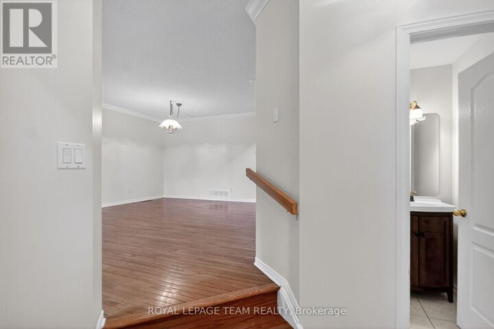 Property Photo:  19 Windhurst Drive  ON K2G 6G5 