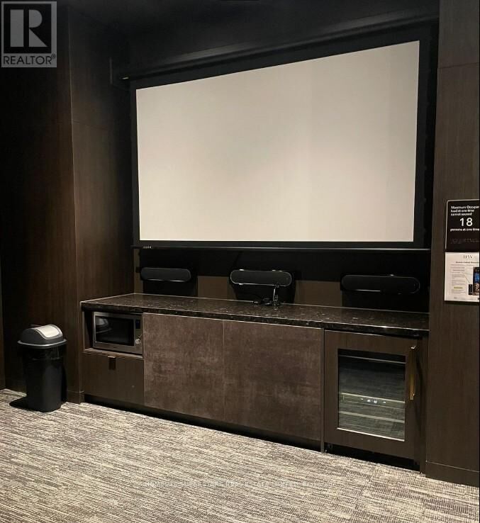 Property Photo:  11 Yorkville Avenue West 1913  ON M4Y 0B7 