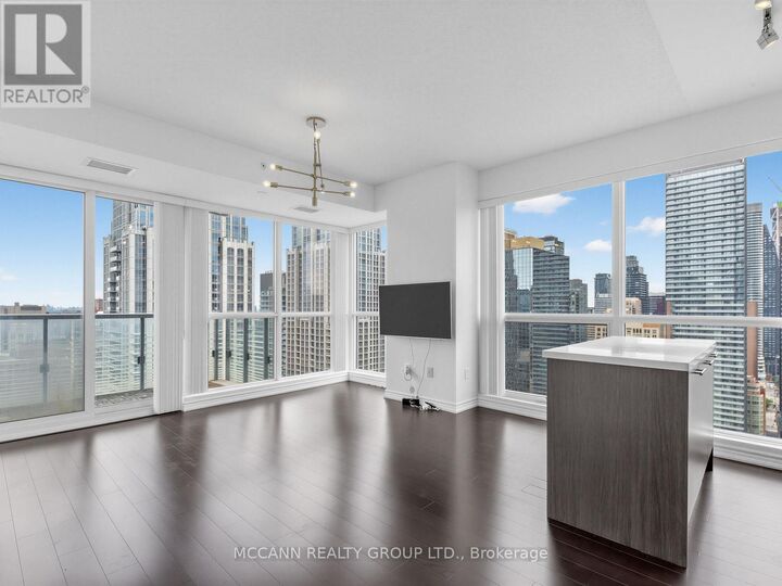 Property Photo:  386 Yonge Street 3015  ON M5B 0A5 