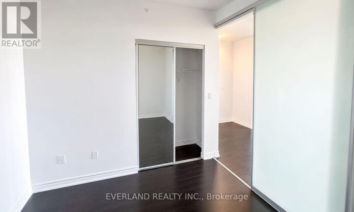 Property Photo: 386 Yonge Street 4204 ON M5B 0A5
