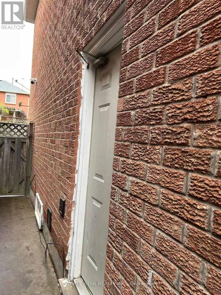 Property Photo: 2599 Ambercroft Trail ON L5M 4K5