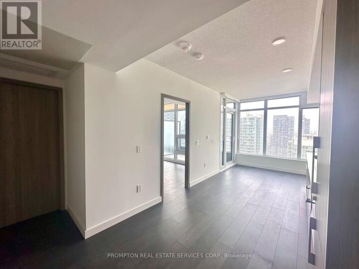 Property Photo: 1 Concord Cityplace Way 3201 ON M5V 0X3