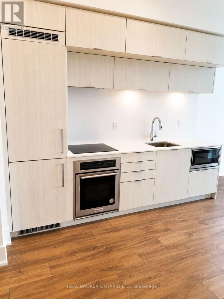 Property Photo:  80 Vanauley Street 421  ON M5T 0C9 