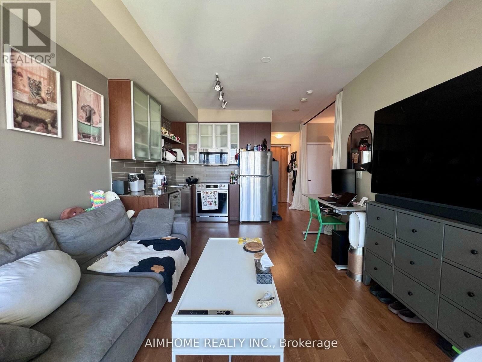 Property Photo:  33 Lombard Street 2505  ON M5C 3H8 