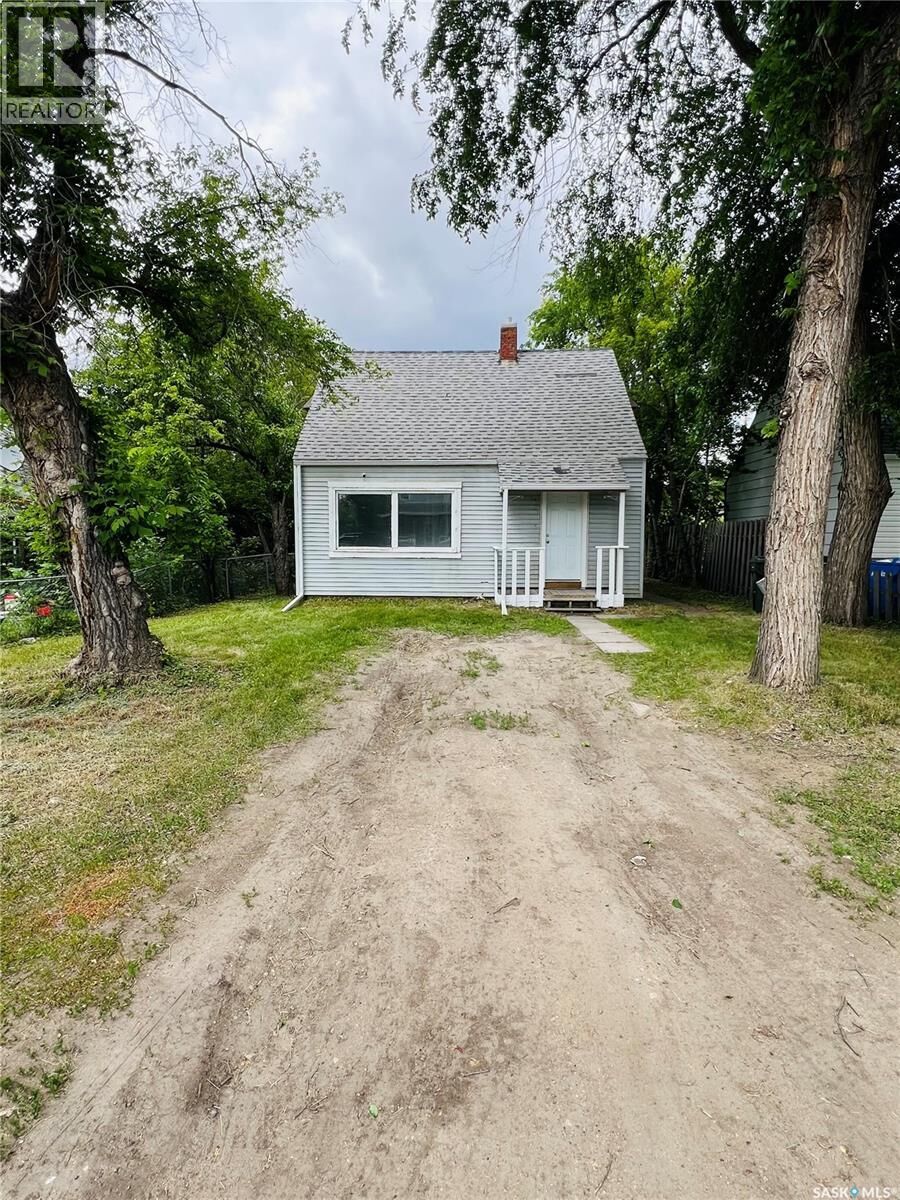 Property Photo:  568 7th Street E  SK S6V 0S5 