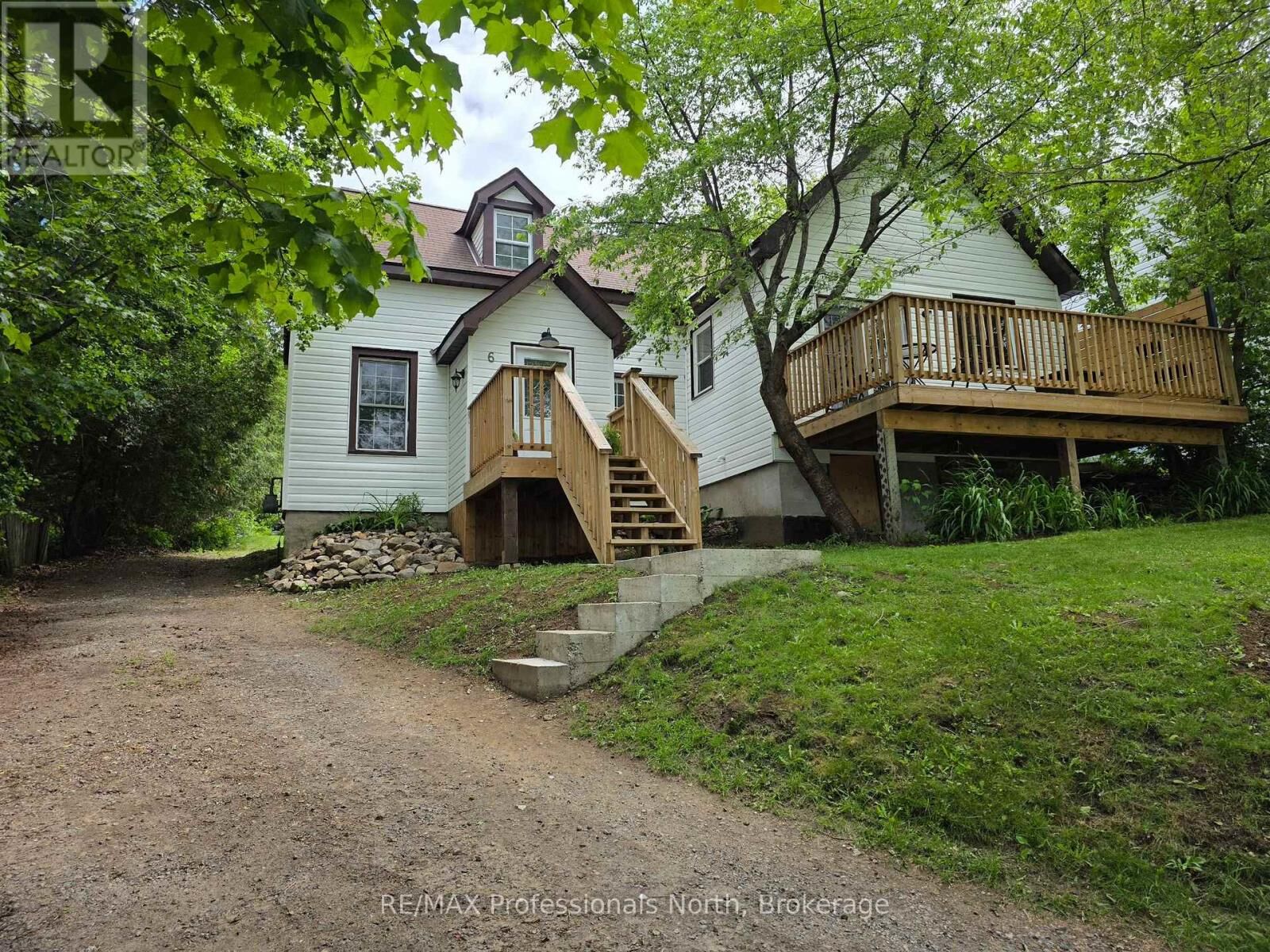 Property Photo: 6 Dufferin Street North ON P1H 1X3