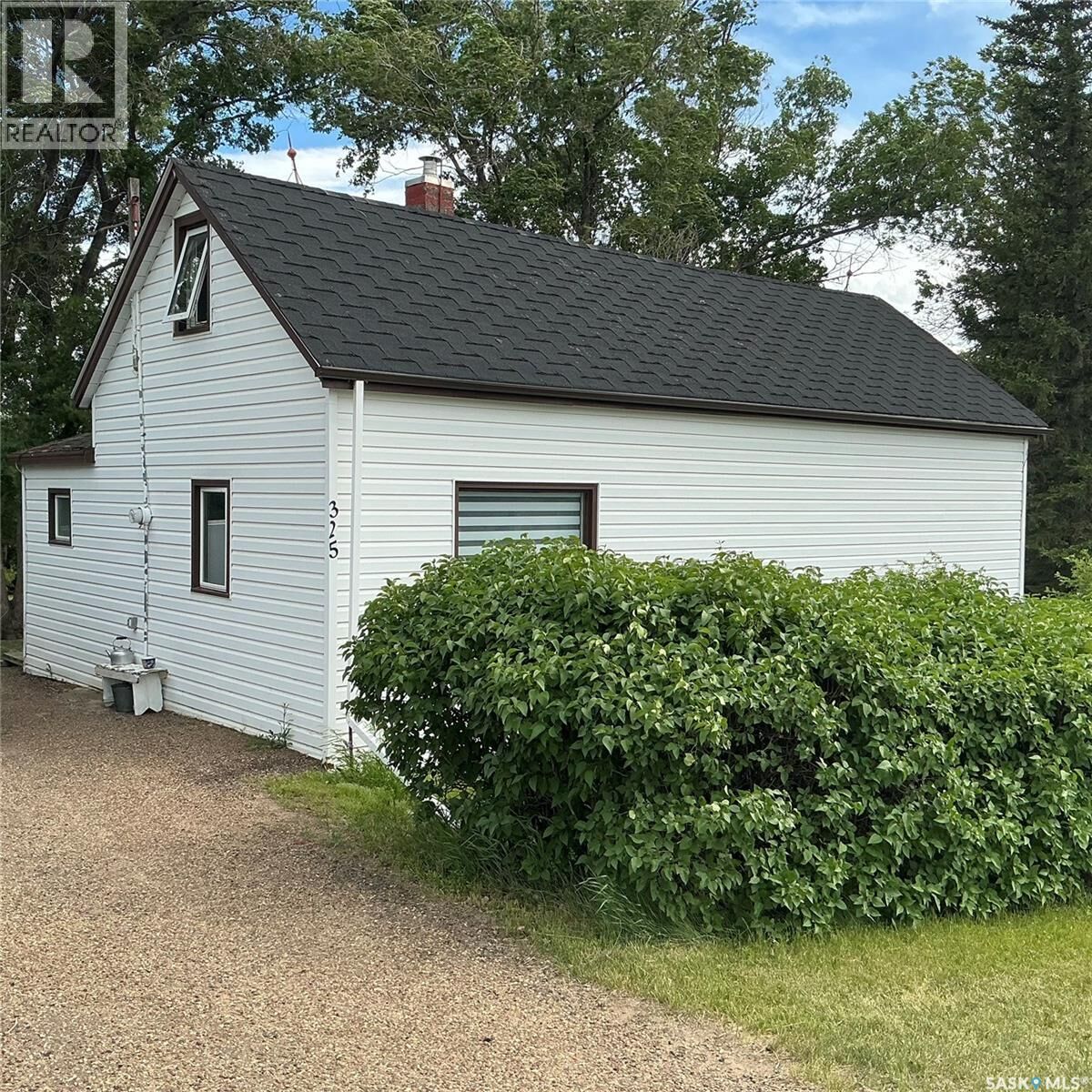 Property Photo:  325 Centre Street  SK S0H 0Z0 