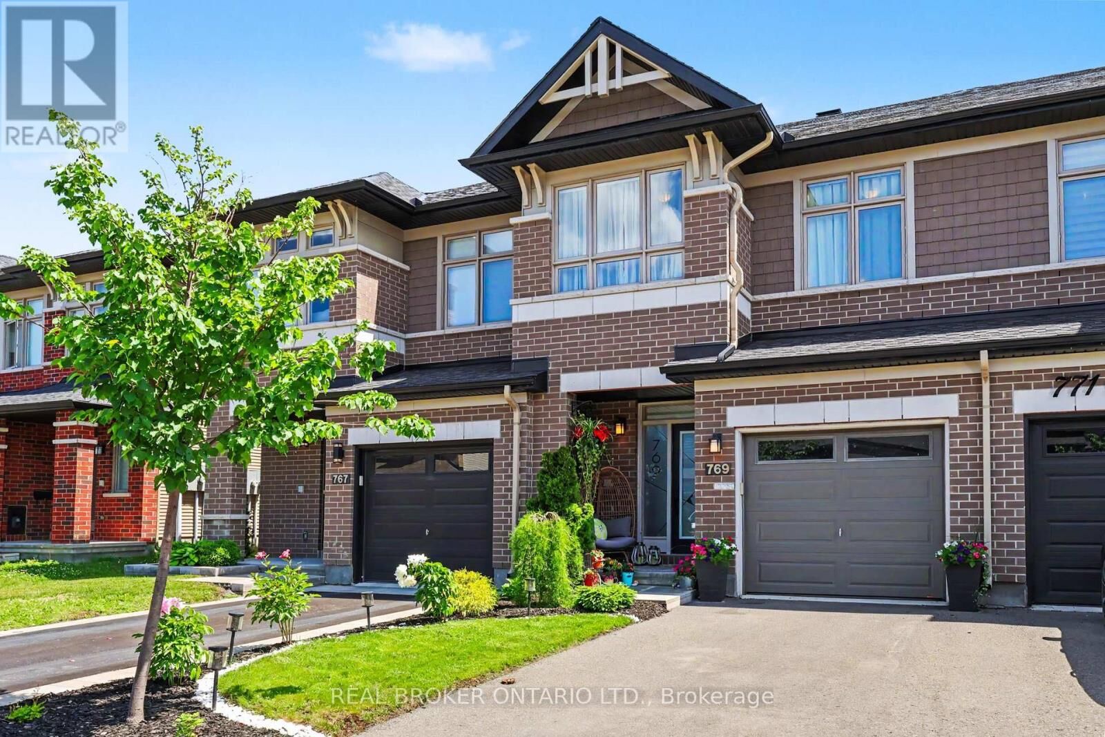 Property Photo:  769 Cairn Crescent  ON K1W 0P4 