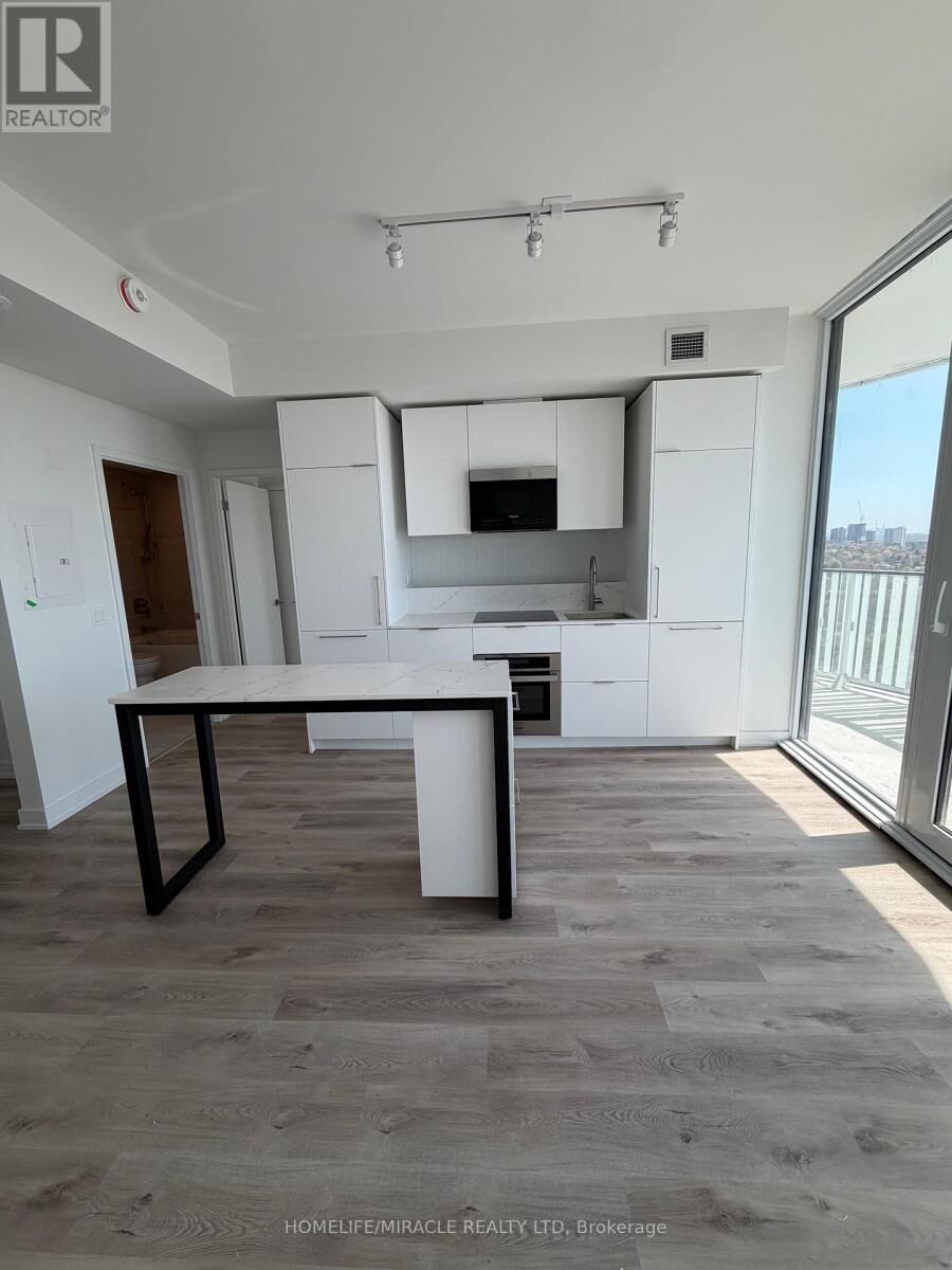 Property Photo:  1 Fairview Road 1002  ON L5A 4C6 