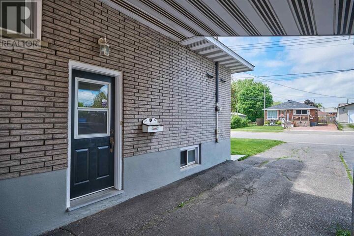 Property Photo: 552 Sherbourne St ON P6C 3X7
