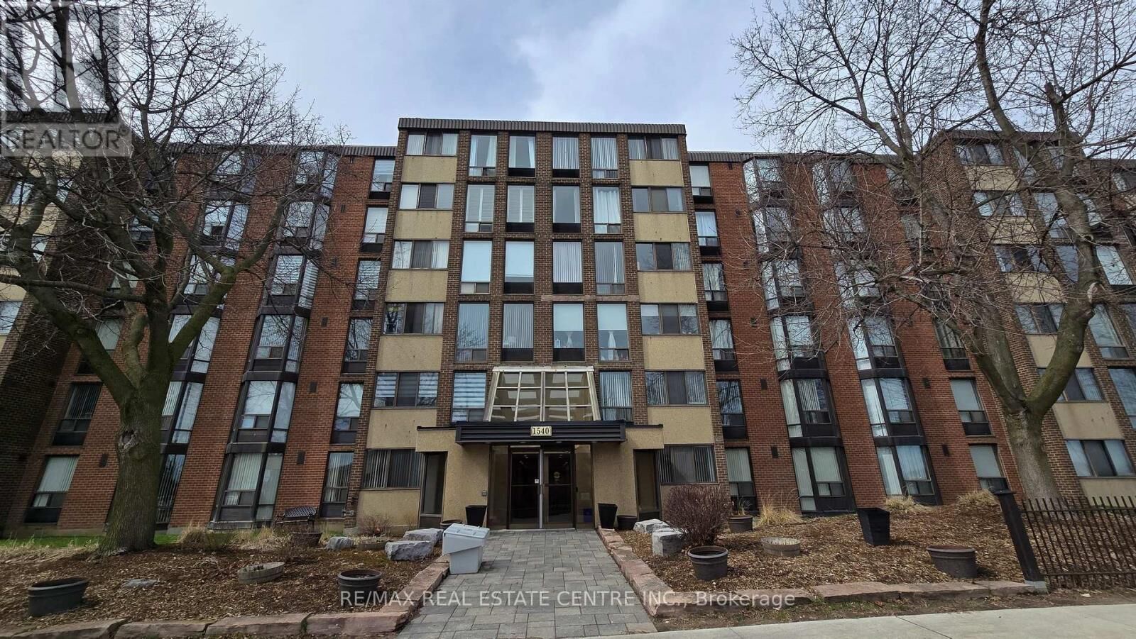 Property Photo:  1540 Pickering Parkway 609  ON L1V 3V9 