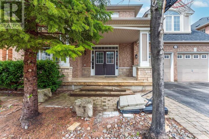 Property Photo: 2299 Glazebrook Circle ON L6M 5B5