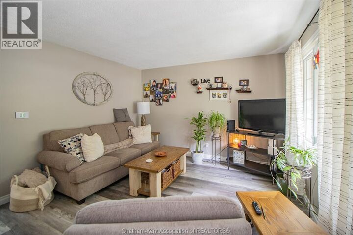 Property Photo:  19 Kirkcaldy Place  ON N7L 4H7 