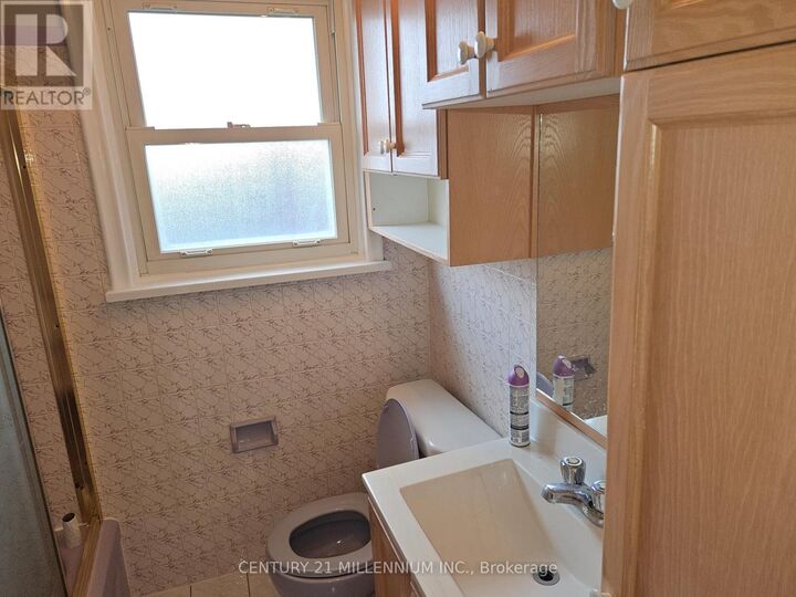 Property Photo:  32 Stewart Avenue Upper  ON L2V 2W7 