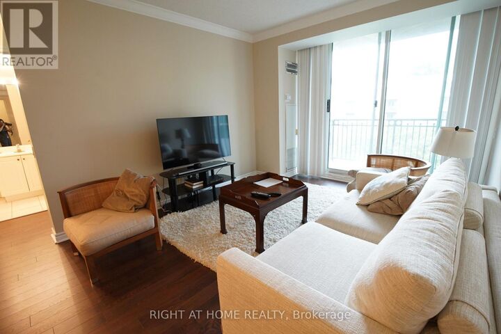 Property Photo:  18 William Carson Crescent 716  ON M2P 2G6 