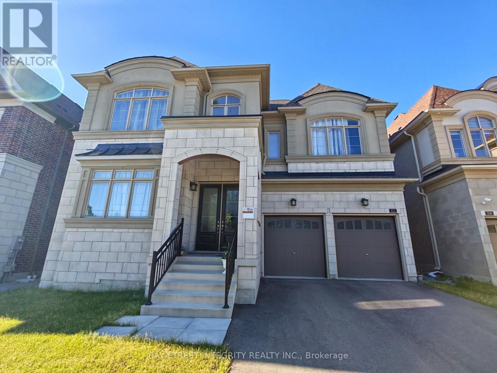 Property Photo:  211 Hillsview Drive  ON L4C 4L8 