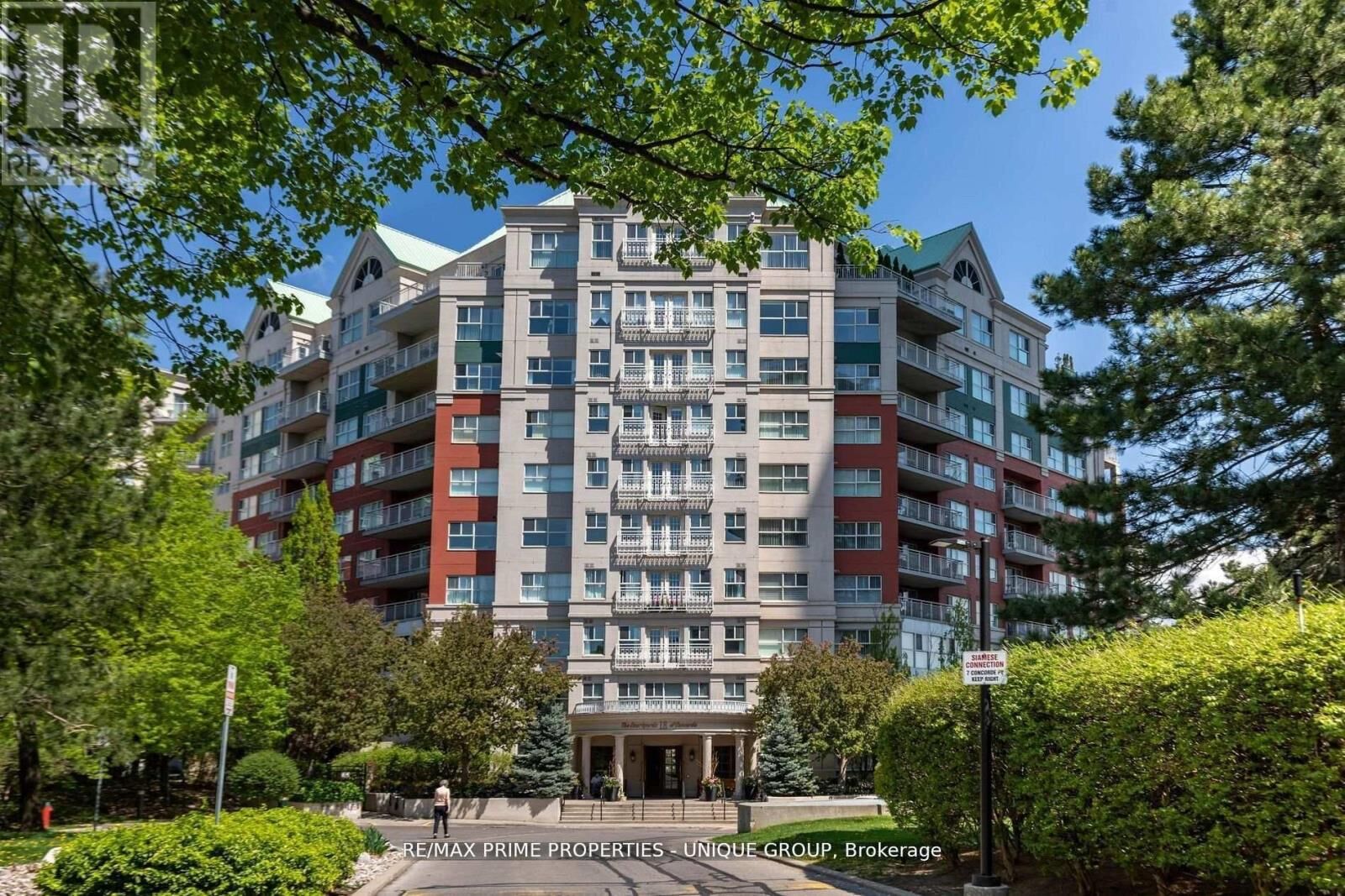 Property Photo:  18 Concorde Place Lc7  ON M3C 3T9 
