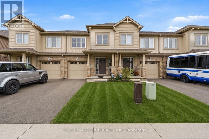 Property Photo:  100 Monarch Street  ON L3C 0G6 