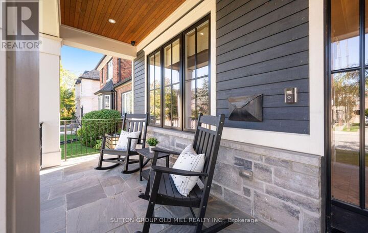 Property Photo:  8 Cumberland Drive  ON L5G 3M6 