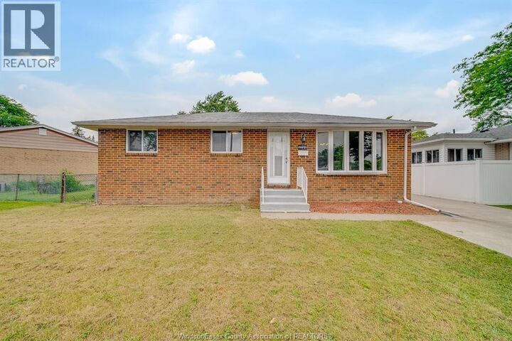 Property Photo:  5210 Queen Elizabeth Drive  ON N8T 1N3 