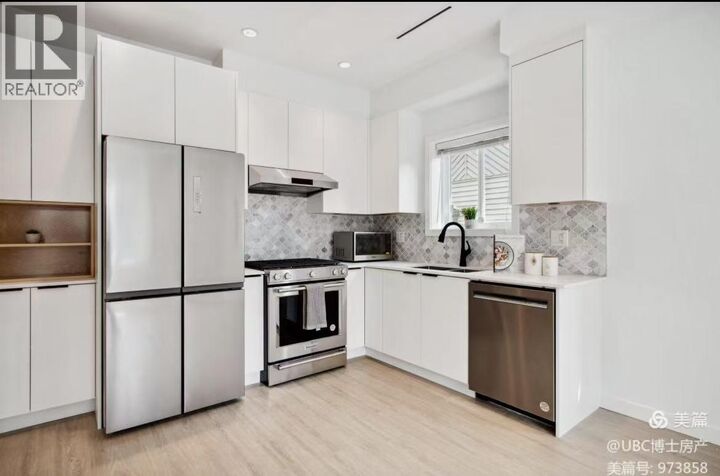 Property Photo:  3025 Kings Avenue  BC V5R 4T1 