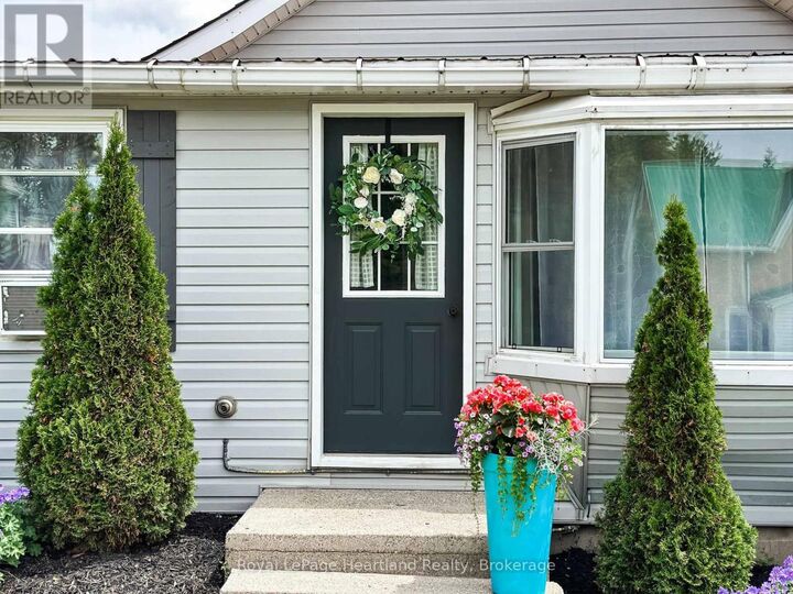 Property Photo: 576 Queen Street ON N0M 1H0