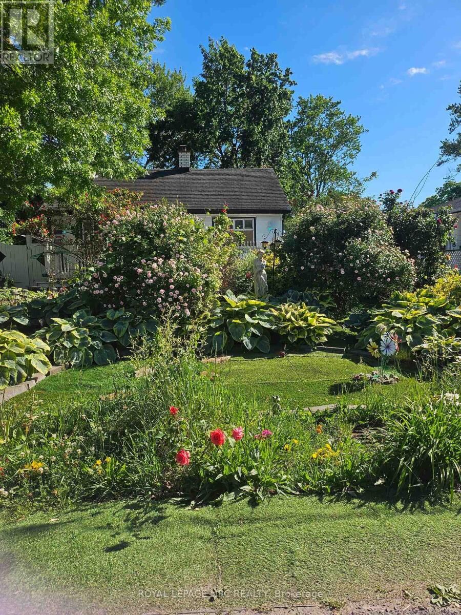 Property Photo:  7 Vera Street  ON L2S 1C3 