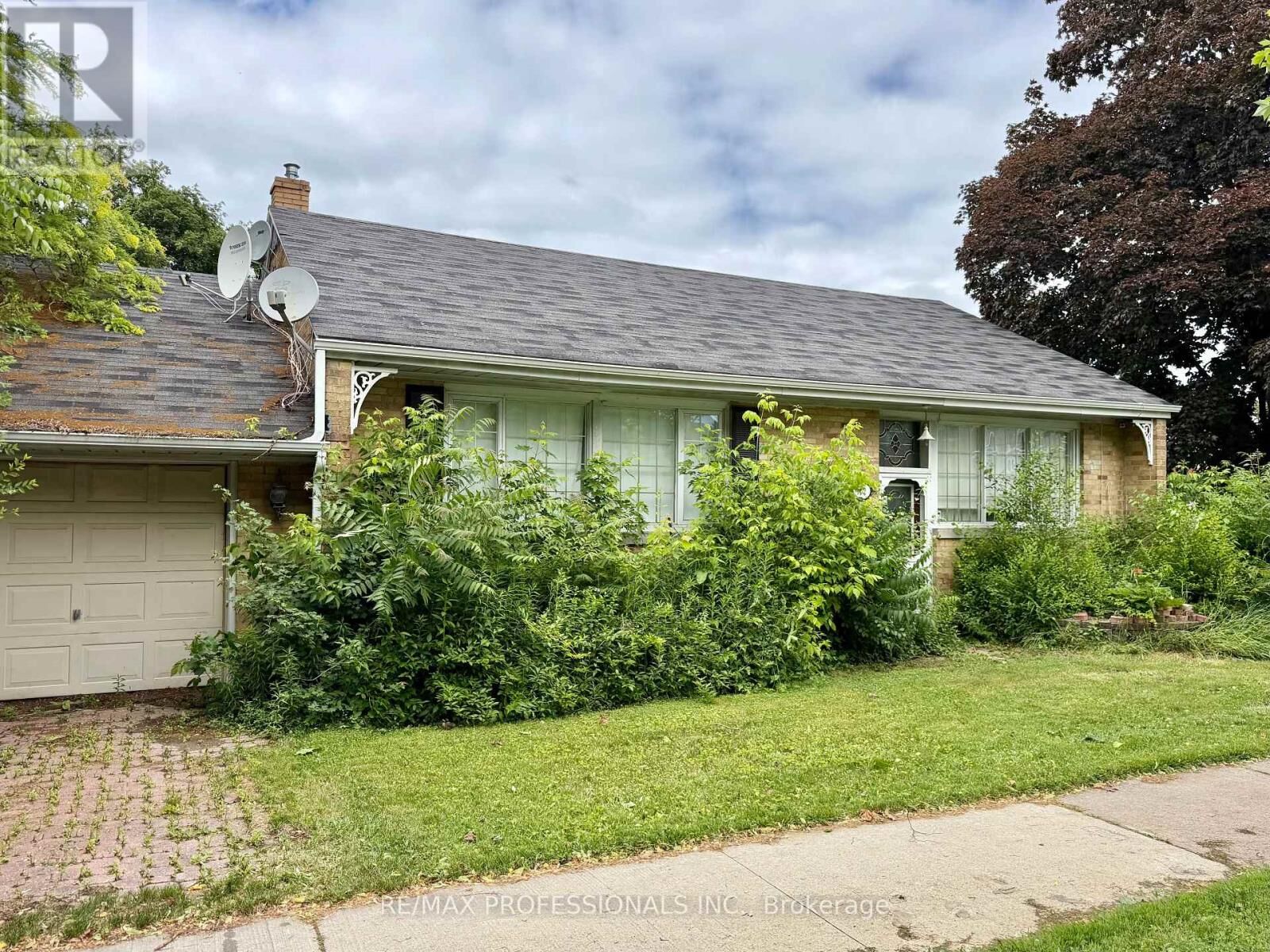 Property Photo: 132 Rathburn Road ON M9B 2K8
