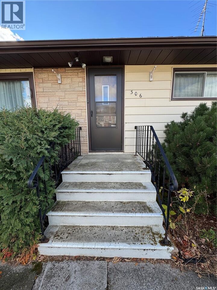 Property Photo:  306 6th Avenue E  SK S0K 0M0 