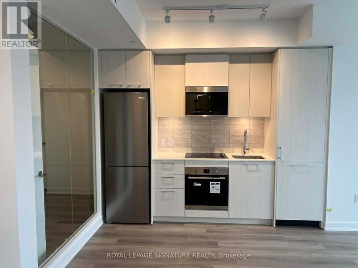 Property Photo: 10 Oak Street 2007 ON M5A 0Z1