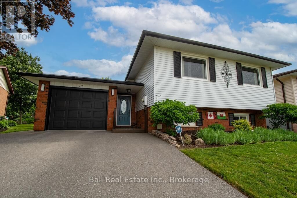 Property Photo: 12 Lakefield Court ON K0L 2H0