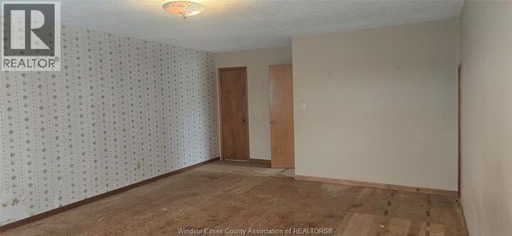 Property Photo:  960 Scofield Avenue  ON N9G 1L7 