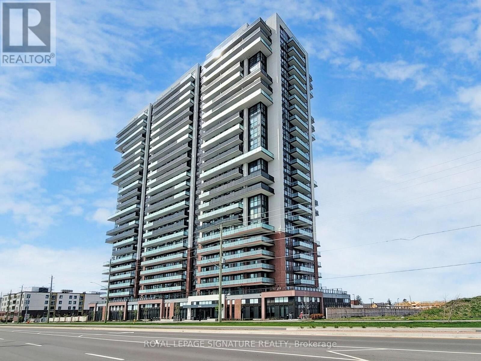 Property Photo:  2550 Simcoe Street North 918  ON L1L 0R5 